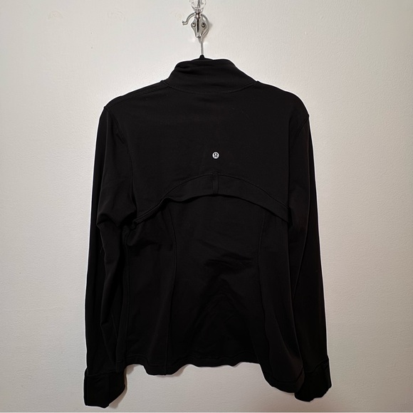 Lululemon 🍋 - Picture 1 of 3